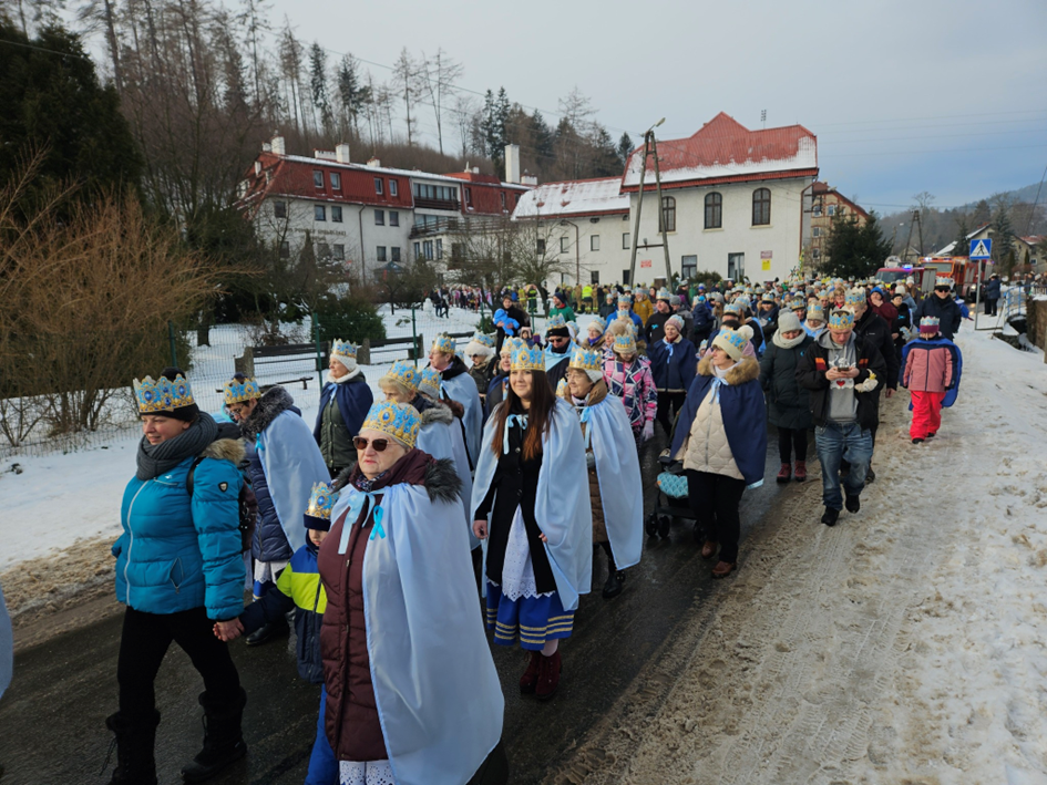 Uczestnicy podczas przemarszu Uczestnicy podczas przemarszu