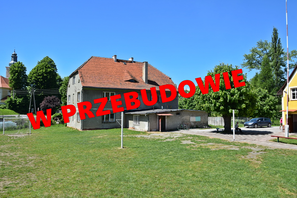 Budynek filialny Centrum Kultury w Dzikowcu przed remontem