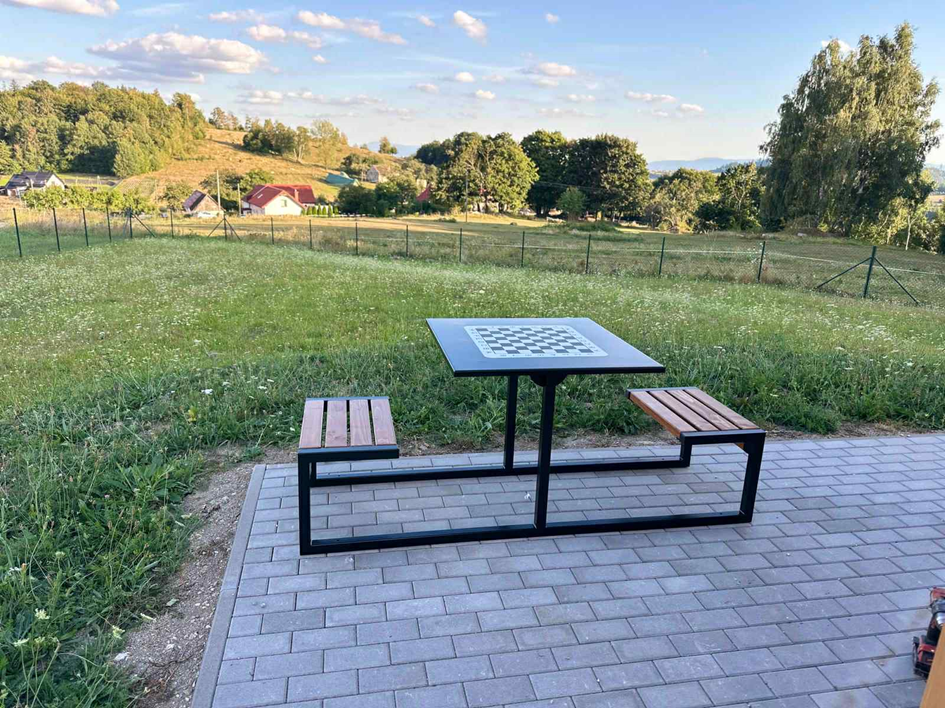 St&oacute;ł do gier w Dzikowcu