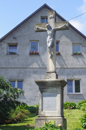 Krzyż w Czerwieńczycach przed remotnem