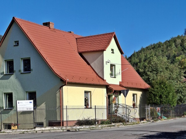 Dawny mały zajazd Franza Scholza obecnie siedziba Przedszkola Samorządowego (autor E. Kawałkowa)