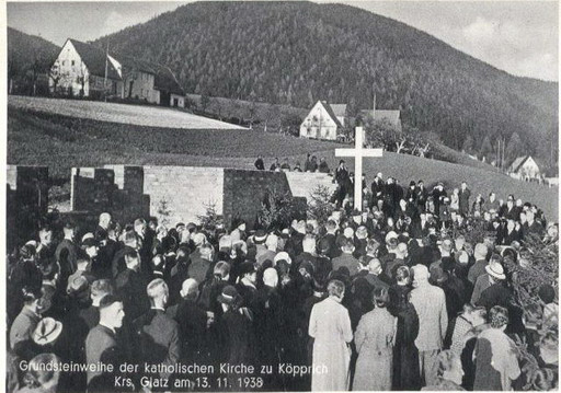 1. Archiwalne zdjęcie poświęcenia kamienia węgielnego kościoła (www.volpersdorf.de/K&ouml;pprich)