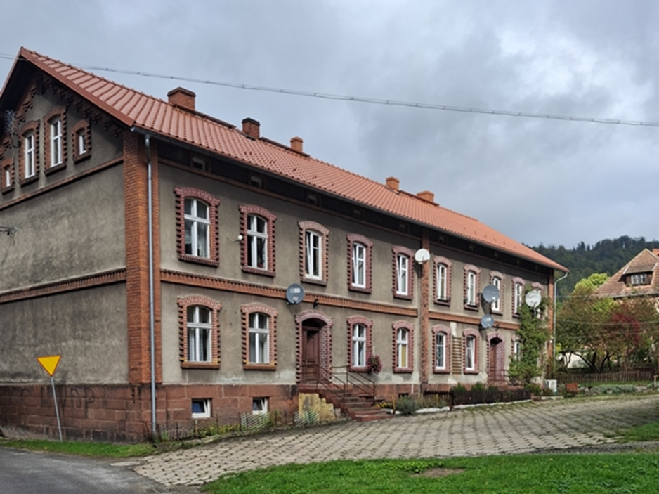 5. Dom nr 5. Dom nr 213 osiedla fabrycznego (autor E. Kawałkowa)213 osiedla fabrycznego (autor E. Kawałkowa)