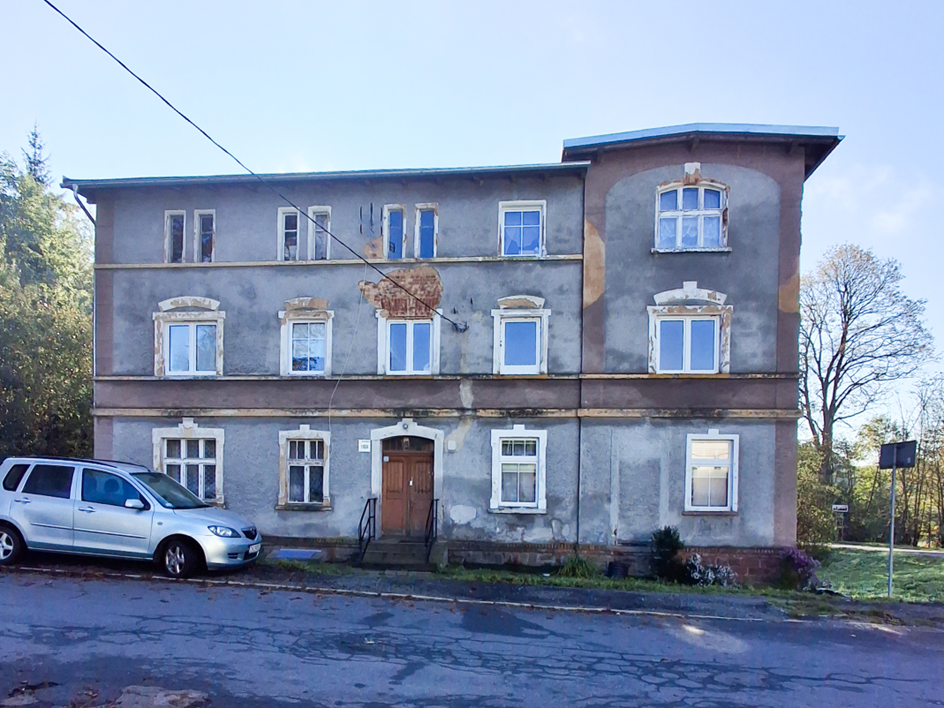 6. Dom nr 190 dawna izba celna (1925-39) od 1950 r. ambulatorium (autor E. Kawałkowa)