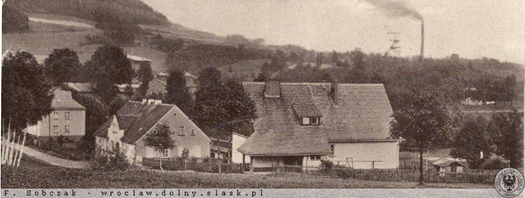 1. Archiwalne zdjęcie budynk&oacute;w szkoły, 1940 r. (dolny-slask.org.pl)